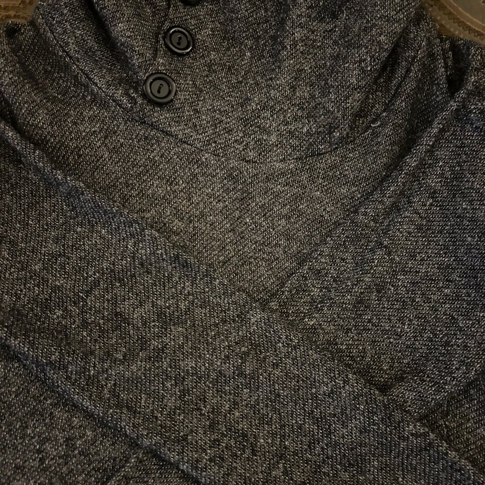 Beautiful Over Sized Cowlneck - Picture 4 of 5